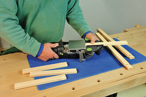 Joining picnic basket frame with Dominos