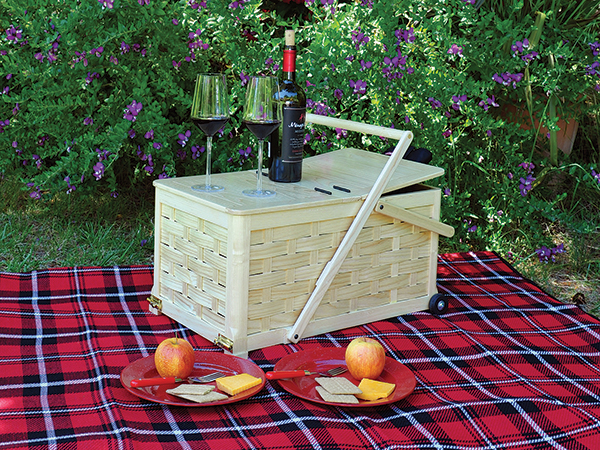 Picnic basket with woven wood strips