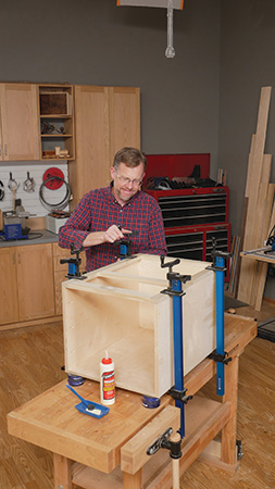 Clamping together cabinet carcass during glue-up