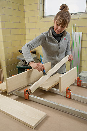 Gluing up framework for wall hanging