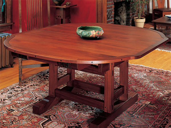 Robinson dining table