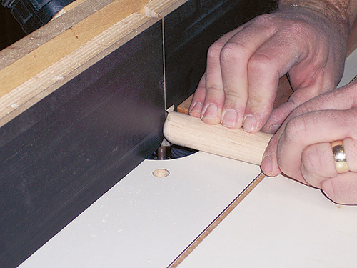 Rounding off rolling pin handle ends with a roundover router bit