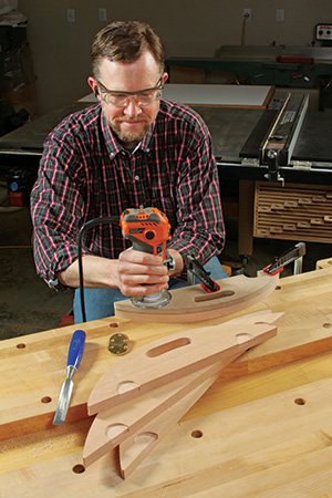 Cutting hardware insets using a cordless router