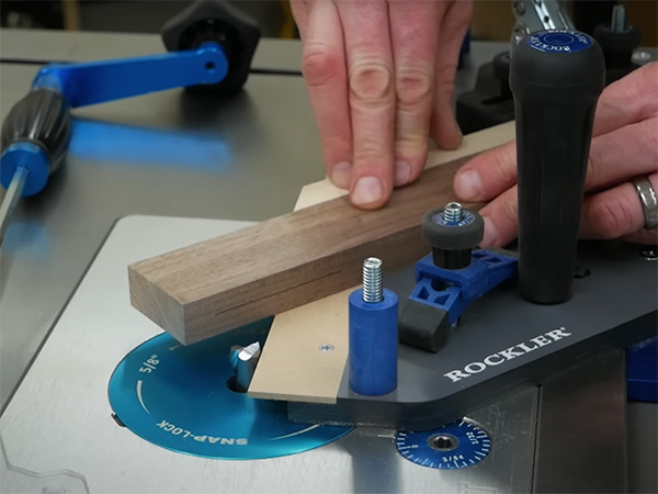 VIDEO: Using a Router Table Half-Lap Jig