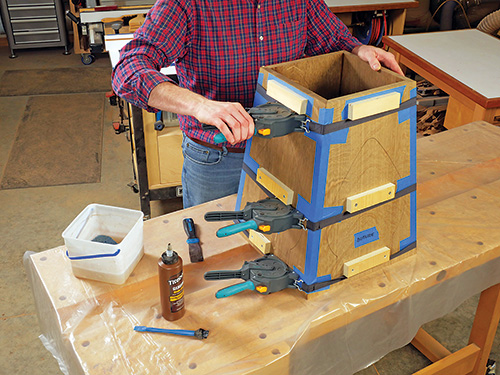 Clamping up taboret table base with strop clamps