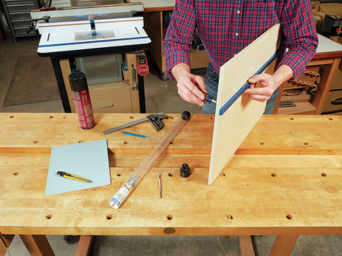 Assembling table saw sled