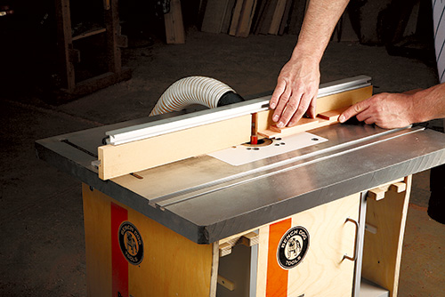 Cutting rabbet for holding glass at router table