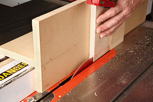 Cutting tenons in Shaker end table apron at table saw