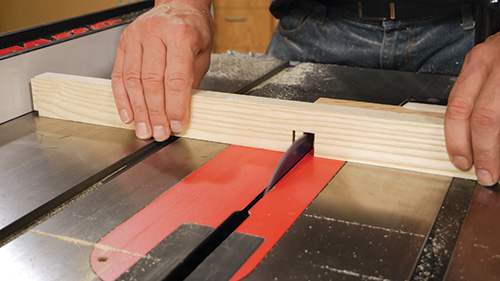 Cutting half-lap joints on game table support