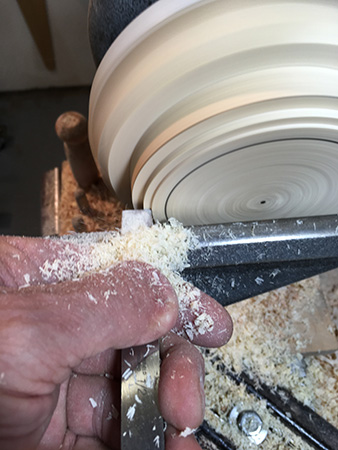Cutting tenon on mounting block with point of scraper 