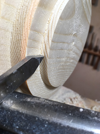 Final tenon cut on bowl mounting block