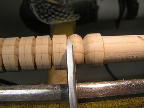 Finishing rolling bead cut with skew chisel