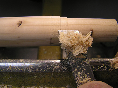 Peeling layers of wood with skew chisel edge