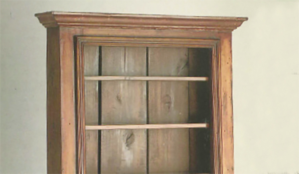 Simple classic hutch