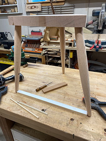 Checking distance between stool legs