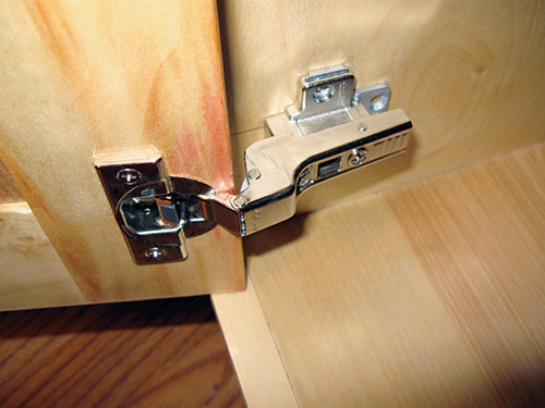 European-style door hinge