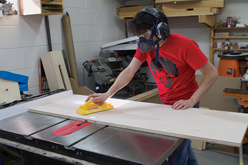 Cutting dado groove in outfeed table panel for installing divider