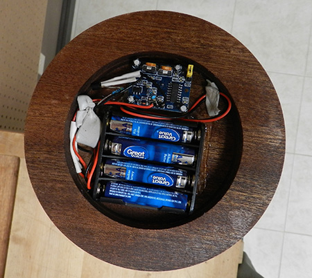 Batteries and electronic components in lamp base