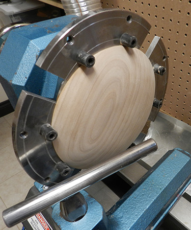 Mounting screen in bowl jaws to remove tenon