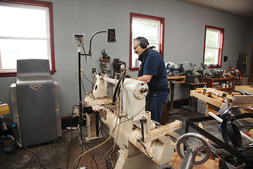 Turning legs for a trestle table