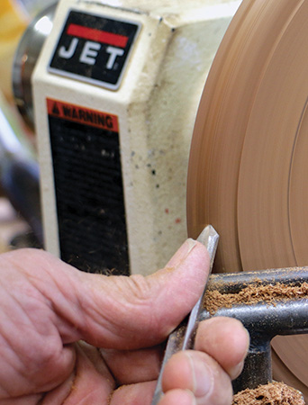 Cutting pattern into trivet rim