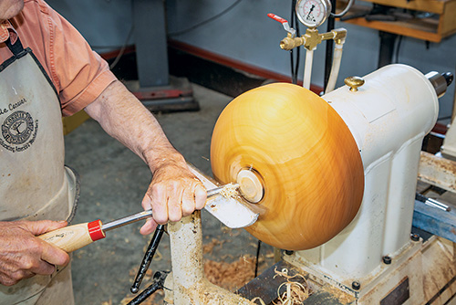 Turning base of calabash bowl