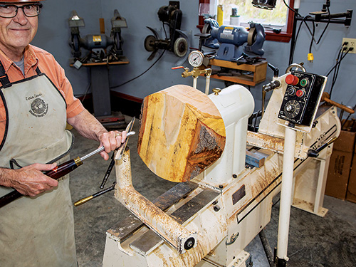 Mounting calabash bowl blank in lathe