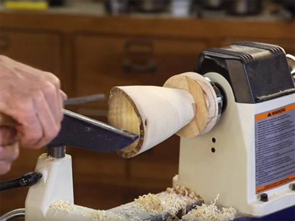 VIDEO: Turn a Natural Edge Bowl