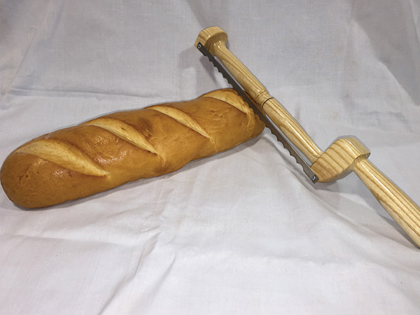 Turned knife for cutting bread