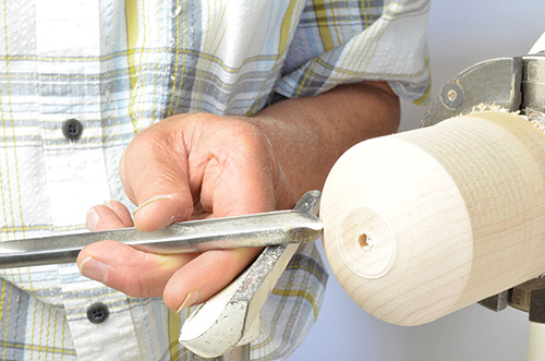 Cutting jam chuck for mounting funnel blank to lathe