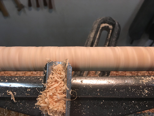 Smoothing spindle turning with roughing gouge