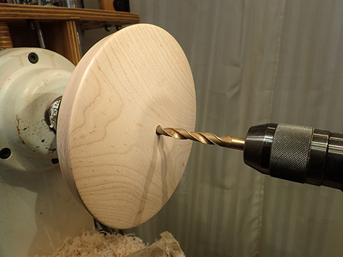 Finishing sizing of cord hole in lamp base