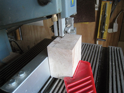 Cutting lid from square box blank