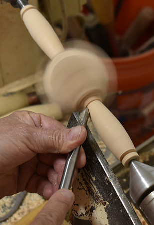 Tea strainer handles at the same size