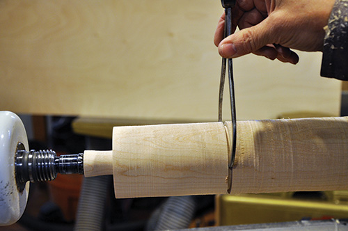 Using calipers to determine size of the mallet head