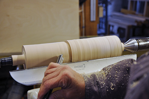 Using roughing gouge to cut mallet's head