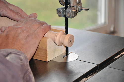 Using a bandsaw and jig to cut spigot from mallet