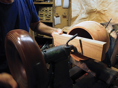 Mounting turned Hawaiian bowl to the lathe once it's dry