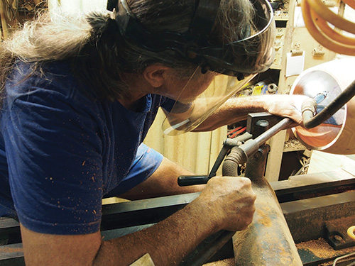 Aiding interior cuts on Hawaiian bowl with an armrest