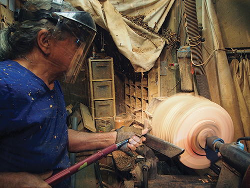 Turning Hawaiian bowl blank with a bowl gouge