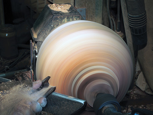 Smoothing exterior curves on Hawaiian bowl turning