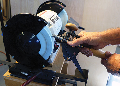 Sharpening with a bench grinder