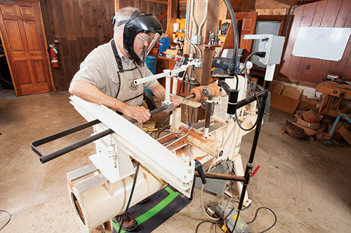 Using a turner's gate to aid with turning hollow form vessels