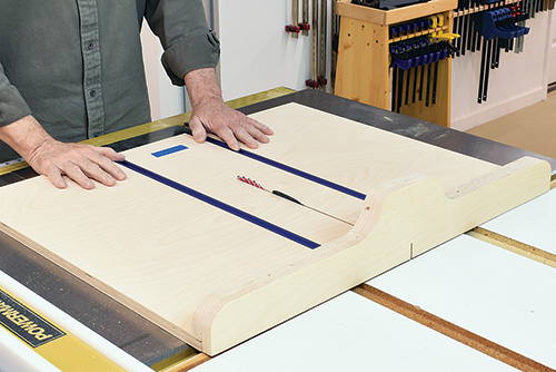 Cutting center kerf on crosscut sled