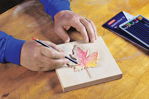 To start using watercolor pencils on wood, add some color lines, separate or overlapping.