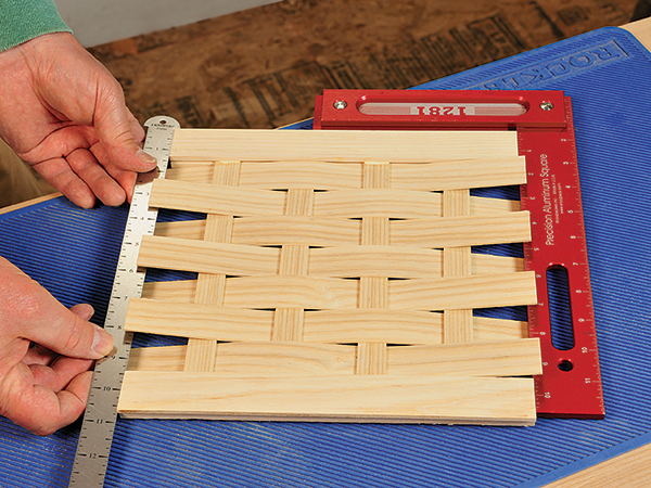 VIDEO: Weaving Sides on a Wooden Picnic Basket