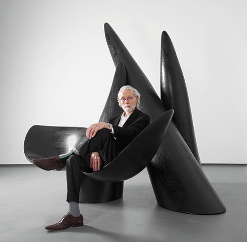 Wendell Castle displaying his art in Paris in 2017