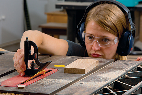 Setting table saw blade angle