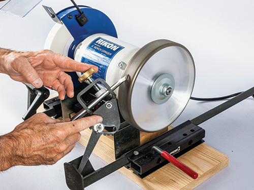Sharpening turning tools using vari-grind jig