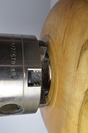 Jaw chuck expanded inside turning base recess